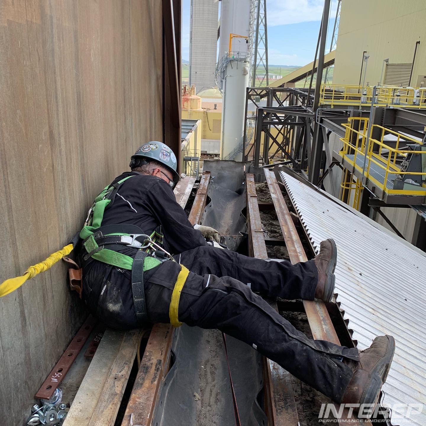 We think we have the coolest job. At this Coal Plant, we had 10 EJ splices to do. All requiring us to be tied in with access only possible by lift, scaffolding, or stairs. These Rubber EJs had to be heat cured, meaning we had an INTEREP crew working around the clock for 4 days. This was a fun one. 😆 check out our Instagram for more pictures of this job. @interep.inc